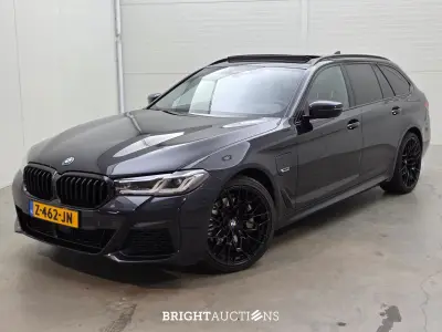BMW 530e 5-serie Touring Business Edition Plus 292pk 2022 5-Serie, Z-462-JN – kavel bij Bright Auctions