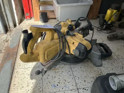 Afkortzaag DEWALT – kavel bij VH Auctions