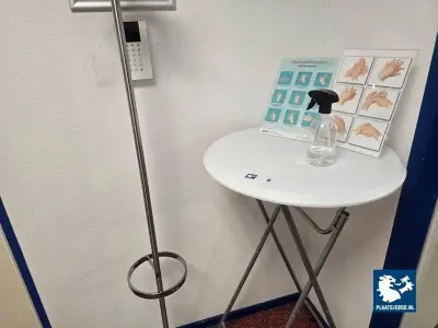 1 x Partij divers waaronder statafel, kapstok, kunst plant, kerstdecoratie, etc – kavel bij Plaats Je Bod, Hoorn