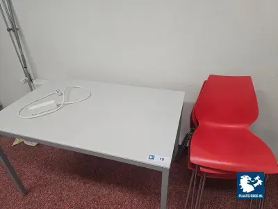 1 x Partij kantinegerief waaronder kantinetafel, kantinestoelen, whiteboard, etc – kavel bij Plaats Je Bod, Hoorn