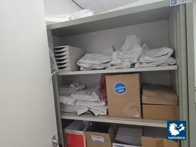 1 x Partij divers in 3 x (archief-) kast waaronder textiel, disposables, gardarobe, etc – kavel bij Plaats Je Bod, Hoorn