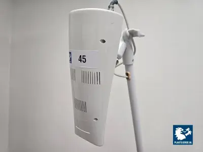 1 x Beyond Tandenbleeklamp op verrijdbare voet – kavel bij Plaats Je Bod, Hoorn