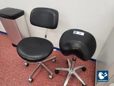 1 x Verrijdbare werkstoel met rugleuning en 1 x ergonomische zadelkruk/zadelzit – kavel bij Plaats Je Bod, Hoorn
