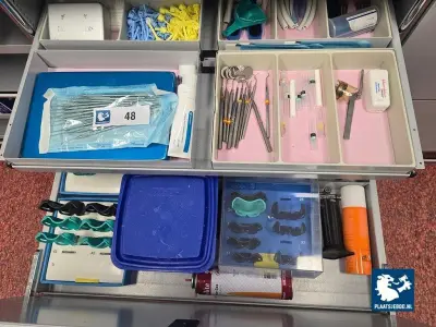 1 x Partij diverse tandartsinstrumenten en materialen in lades – kavel bij Plaats Je Bod, Hoorn