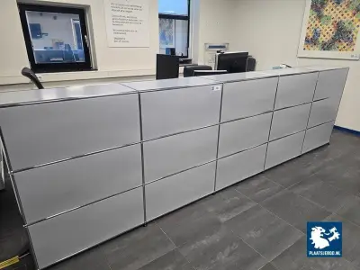 1 x Modulair USM-Haller design baliemeubel-open vakkenkast met diverse inhoud – kavel bij Plaats Je Bod, Hoorn