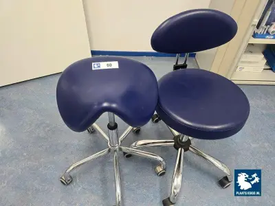 1 x Verrijdbare werkstoel met rugleuning en 1 x ergonomische zadelkruk/zadelzit – kavel bij Plaats Je Bod, Hoorn