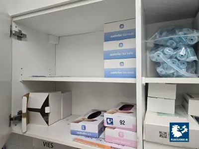 1 x Partij diverse soorten disposables, reinigings-/ desinfecteermiddelen, etc – kavel bij Plaats Je Bod, Hoorn