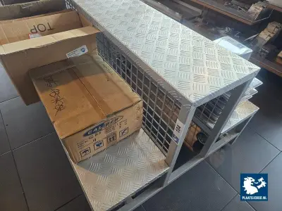 2 x Aluminium 2-zijdige showroommeubels – kavel bij Plaats Je Bod, Heerhugowaard