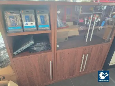 3 x Houten kasten met inhoud w.o. Signal adapters etc – kavel bij Plaats Je Bod, Heerhugowaard