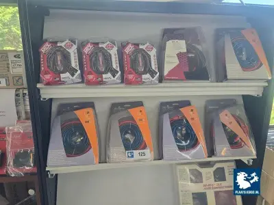 14 x Diverse car audio connector en kabelsets inclusief de stalen stelling – kavel bij Plaats Je Bod, Heerhugowaard