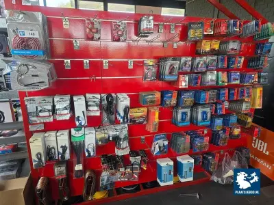 2 x Stalen stelling met inhoud – kavel bij Plaats Je Bod, Heerhugowaard
