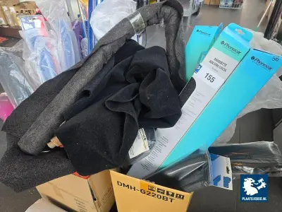1 x Partij diverse hoedenplank en speaker bekleding – kavel bij Plaats Je Bod, Heerhugowaard