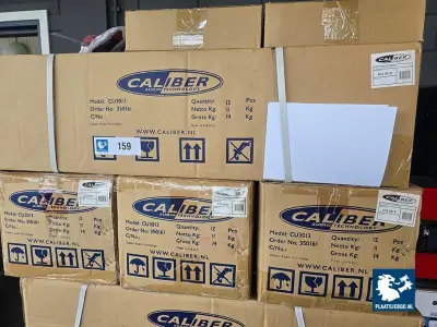21 x Doos met elke 12 stuks Caliber "Traanplaat" vinyl bekledings materiaal – kavel bij Plaats Je Bod, Heerhugowaard