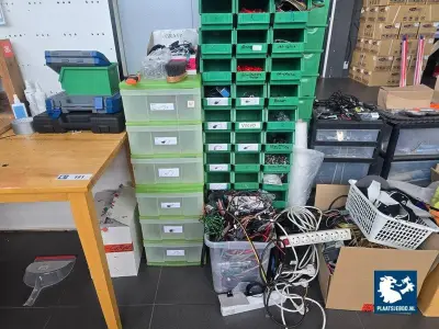 1 x Partij diverse kleingoedkastjes en bakjes met grijpvoorraad onderdelen – kavel bij Plaats Je Bod, Heerhugowaard