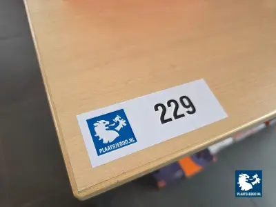 2 x Stalen schrijftafel met repro houten bovenblad – kavel bij Plaats Je Bod, Heerhugowaard