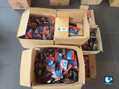 7 x Doos met diverse Caliber vergulde ringterminals en randterminals – kavel bij Plaats Je Bod, Heerhugowaard