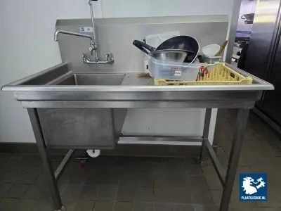 1 x RVS spoeltafel met wasbak, mengkraan en handdouche – kavel bij Plaats Je Bod, Rotterdam