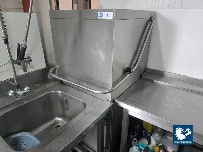 1 x MEIKO RVS korven vaatwasmachine opstelling met uitlooptafel, mengkraan en handdouche – kavel bij Plaats Je Bod, Harmelen