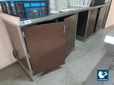 1 x RVS werktafel met 4 x volkern kunststof kastdeuren – kavel bij Plaats Je Bod, Harmelen