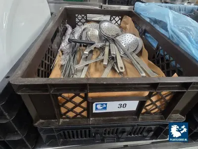 1 x Krat met keukengereedschappen – kavel bij Plaats Je Bod, Harmelen