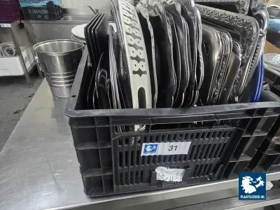 1 x Krat met Diverse serveerschalen – kavel bij Plaats Je Bod, Harmelen