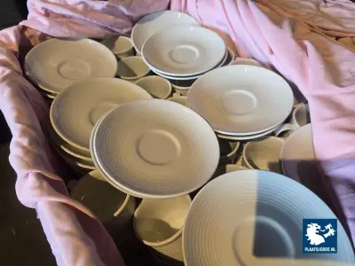 1 x Partij koffie kop en schotel in 13 x krat – kavel bij Plaats Je Bod, Harmelen