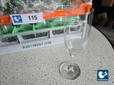 1 x Partij champagneglazen in 1 x krat – kavel bij Plaats Je Bod, Harmelen