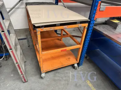 Etagenrollwagen (orange) – kavel bij IVG, Gaimersheim