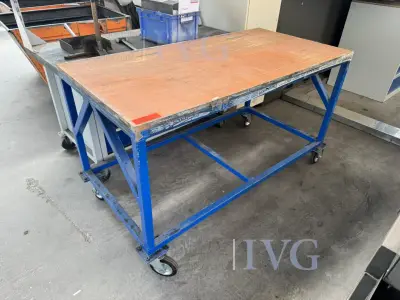 Etagenrollwagen (blau) – kavel bij IVG, Gaimersheim