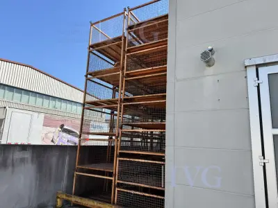 Posten Gitterboxen (orange) EIGENBAU – kavel bij IVG, Gaimersheim