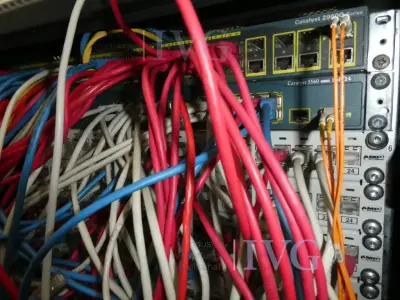Switch CISCO SYSTEMS Catalyst 3560 PoE-24 – kavel bij IVG, Marl