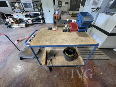 Etagenrollwagen (blau) – kavel bij IVG, Halle
