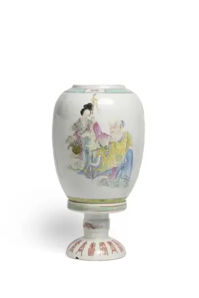 Chine, époque République (1912-1949) Lanterne en porcelaine à décor de sages en émaux de… – kavel bij Galerie Moderne, Elsene (Brussel)