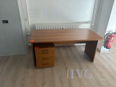 Schreibtisch (Holzoptik) – kavel bij IVG, Gütersloh