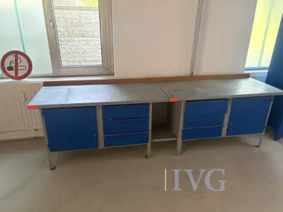 Werkbänke (grau/blau) – kavel bij IVG, Gütersloh