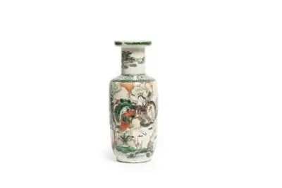 Chine, XIXe siècle Vase rouleau en porcelaine en émaux de la famille verte à… – kavel bij Galerie Moderne, Elsene (Brussel)