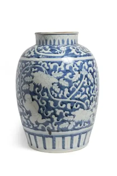 Chine, XIXe siècle Vase en porcelaine en émaux bleu-blanc à décor d'enfants et floral… – kavel bij Galerie Moderne, Elsene (Brussel)