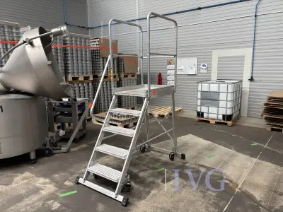 Alu-Podestleiter HYMER – kavel bij IVG, Neuenburg