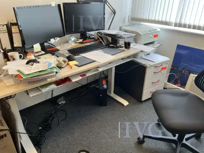 elektrisch höhenverstellbarer Schreibtisch – kavel bij IVG, Emsdetten