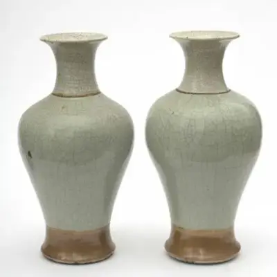Chine, XIXe siècle Paire de vases en porcelaine craquelée céladon de Nankin Hauteur: 44,5… – kavel bij Galerie Moderne, Elsene (Brussel)