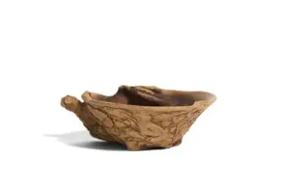 Chine, XXe siècle Coupe libatoire en grès de Yixing Signature Hauteur: 3 cm Diamètre:… – kavel bij Galerie Moderne, Elsene (Brussel)