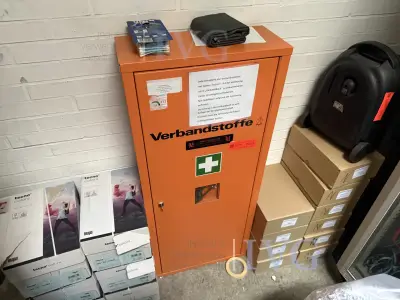 EHBO-kast (oranje) – kavel bij IVG, Wilhelmshaven