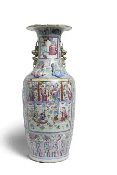 Chine, XIXe siècle Vase en porcelaine de Canton en émaux de la famille rose… – kavel bij Galerie Moderne, Elsene (Brussel)