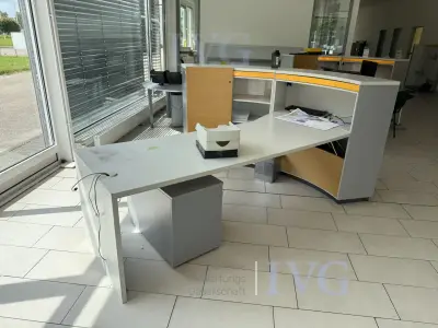 Schreibtisch (grau) – kavel bij IVG, Wilhelmshaven
