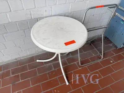 Ronde tafel van kunststof – kavel bij IVG, Wilhelmshaven