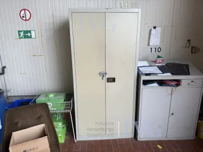 Stalen kast (grijs) – kavel bij IVG, Wilhelmshaven