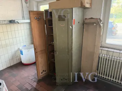 Houten kast – kavel bij IVG, Wilhelmshaven
