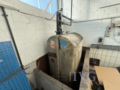 Kunststofcontainer voor afgewerkte olie CHEMOWERK – kavel bij IVG, Wilhelmshaven
