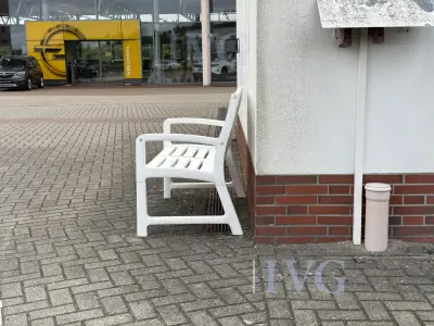 Kunststoff-Bank – kavel bij IVG, Wilhelmshaven