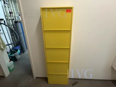 Schoenenkast (geel) – kavel bij IVG, Reutlingen